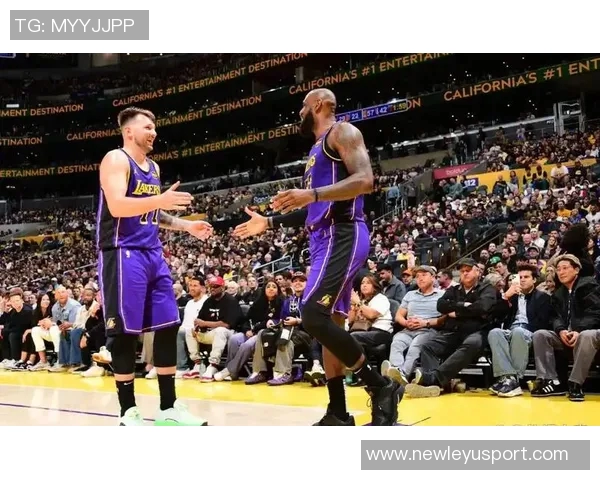 东契奇与里夫斯联手创造罚球新纪录湖人比赛表现令人失望 东契奇与里夫斯联手创造罚球新纪录湖人比赛表现令人失望