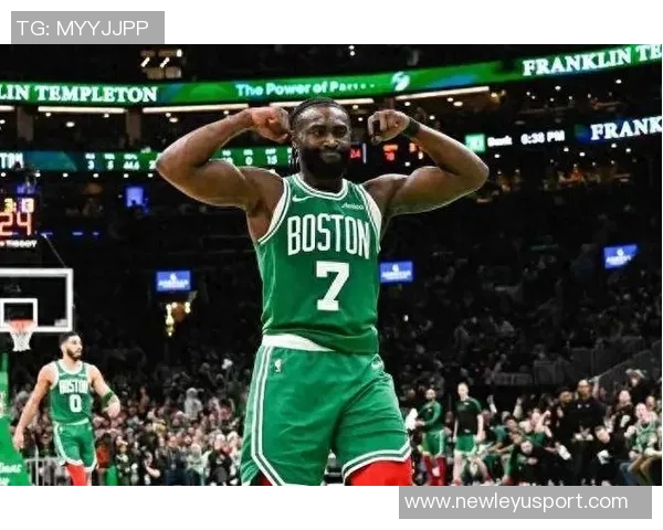 杰伦布朗半场表现出色普理查德助攻频繁两人联手引领球队攻势 杰伦布朗半场表现出色普理查德助攻频繁两人联手引领球队攻势