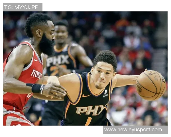 布克半场表现起伏7投4中仅得13分失误频频影响球队节奏 布克半场表现起伏7投4中仅得13分失误频频影响球队节奏