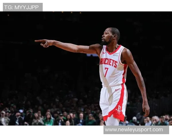 杜兰特坦言进攻表现不佳但坚信球队正在不断提升实力 杜兰特坦言进攻表现不佳但坚信球队正在不断提升实力