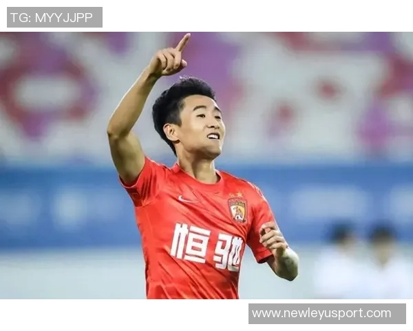 韦世豪传球精准德尔加多突破被封堵错失良机